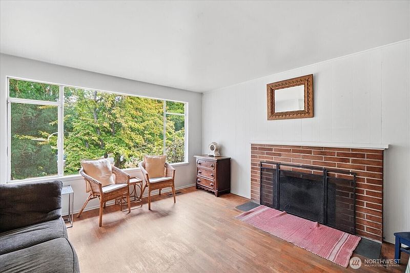 4th image of 10247 10th Avenue S