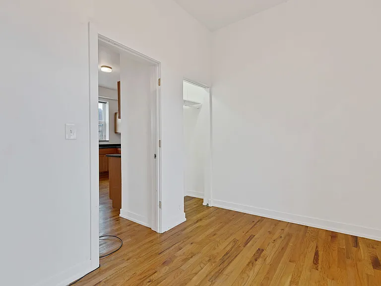 1942 S May St #3F — Photo 12