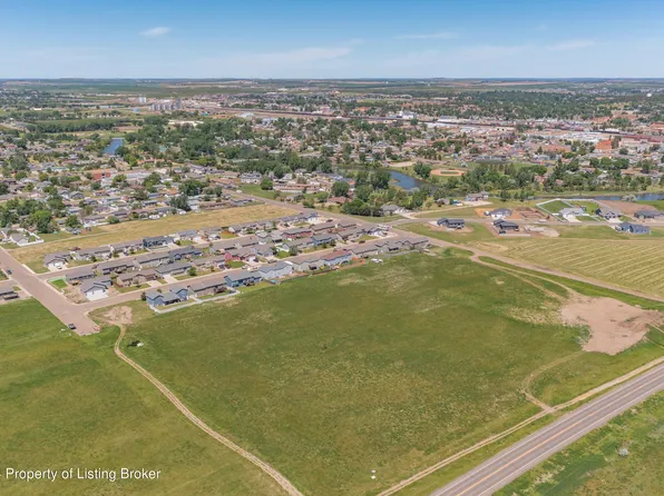 6th Ave SE, Dickinson, ND 58601