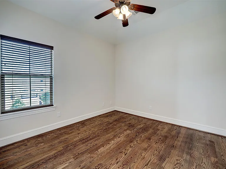 2401 Radcliffe St — Photo 17