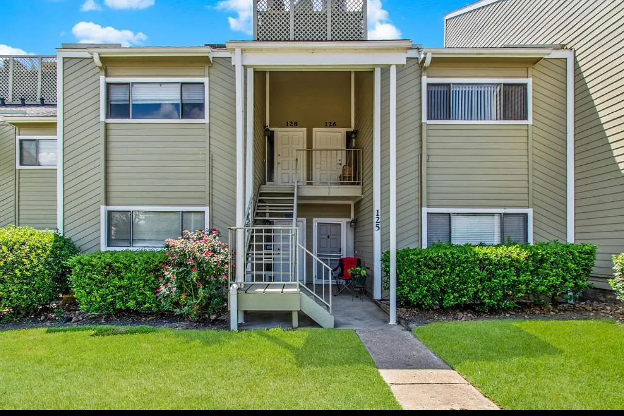 2 bed, 1226 sqft, $1,450 — Photo 1