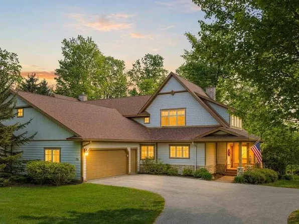 731 Greenway Dr, Harbor Springs, MI 49740
