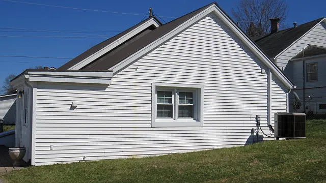 225 Ruth St — Photo 12