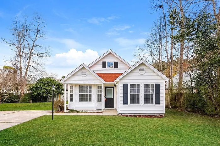 102 Fern Ct