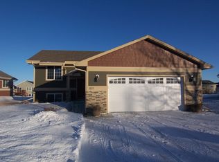 1611 Cardinal Dr, Brookings, SD 57006