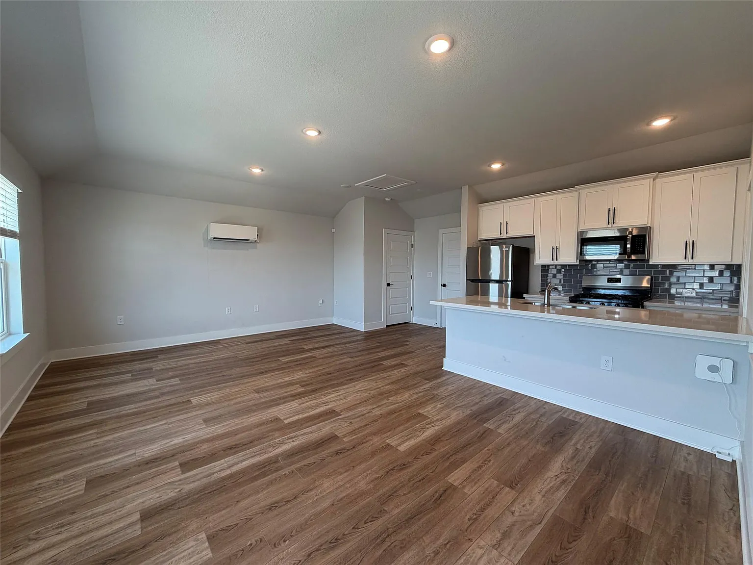 1 bed, 1.0 bath, 1200 sqft, $1,500 — Photo 1