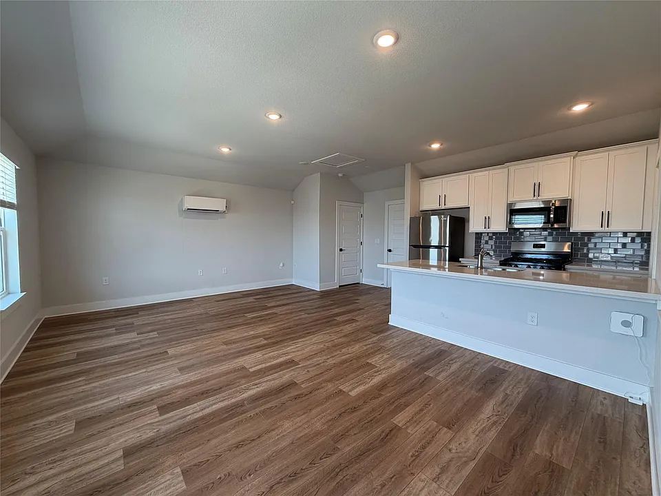 8206B Corrigan Pass