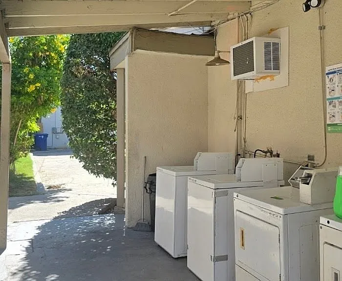 611 N Van Ness Ave #1F — Photo 3