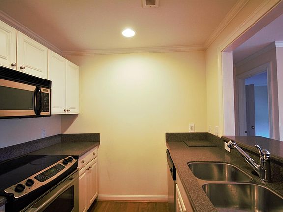 5th image of 3736 Ashworth Dr Unit B
