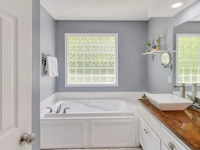 571 Hithergreen Dr — Photo 13