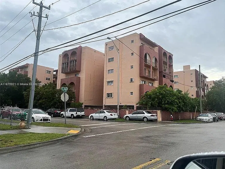 3 bed, 1300 sqft, $2,800 — Photo 2