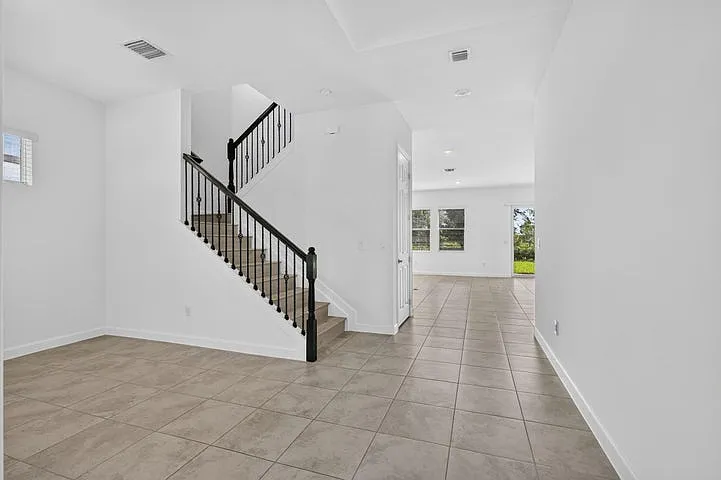 5 bed, 3361 sqft, $4,700 — Photo 4