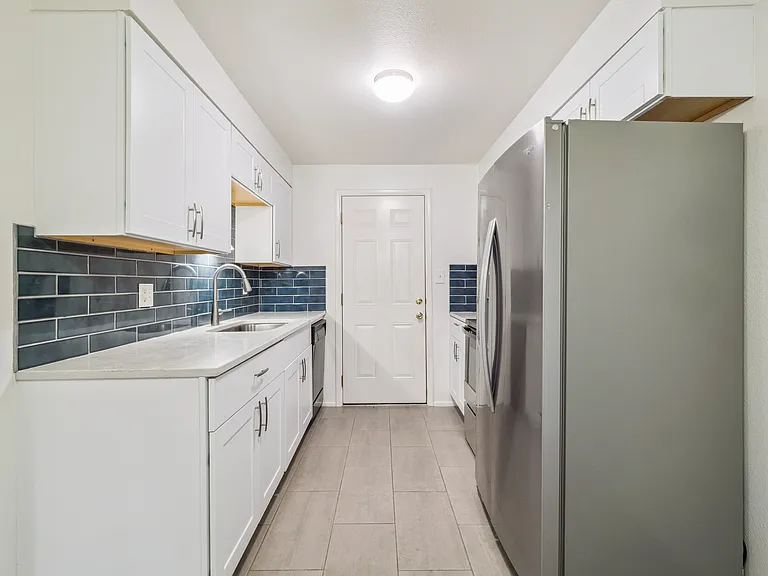 6017 W Jefferson Pl — Photo 2