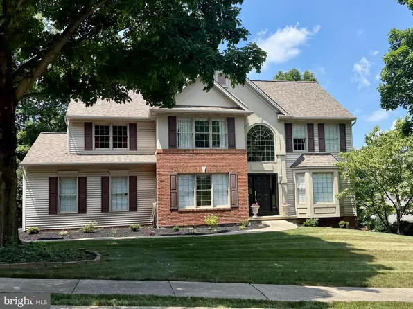 410 Sarah Woods Dr, Red Lion, PA 17356