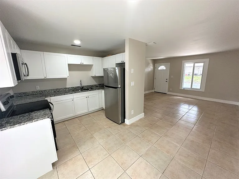 Avalon Apartments — Photo 13