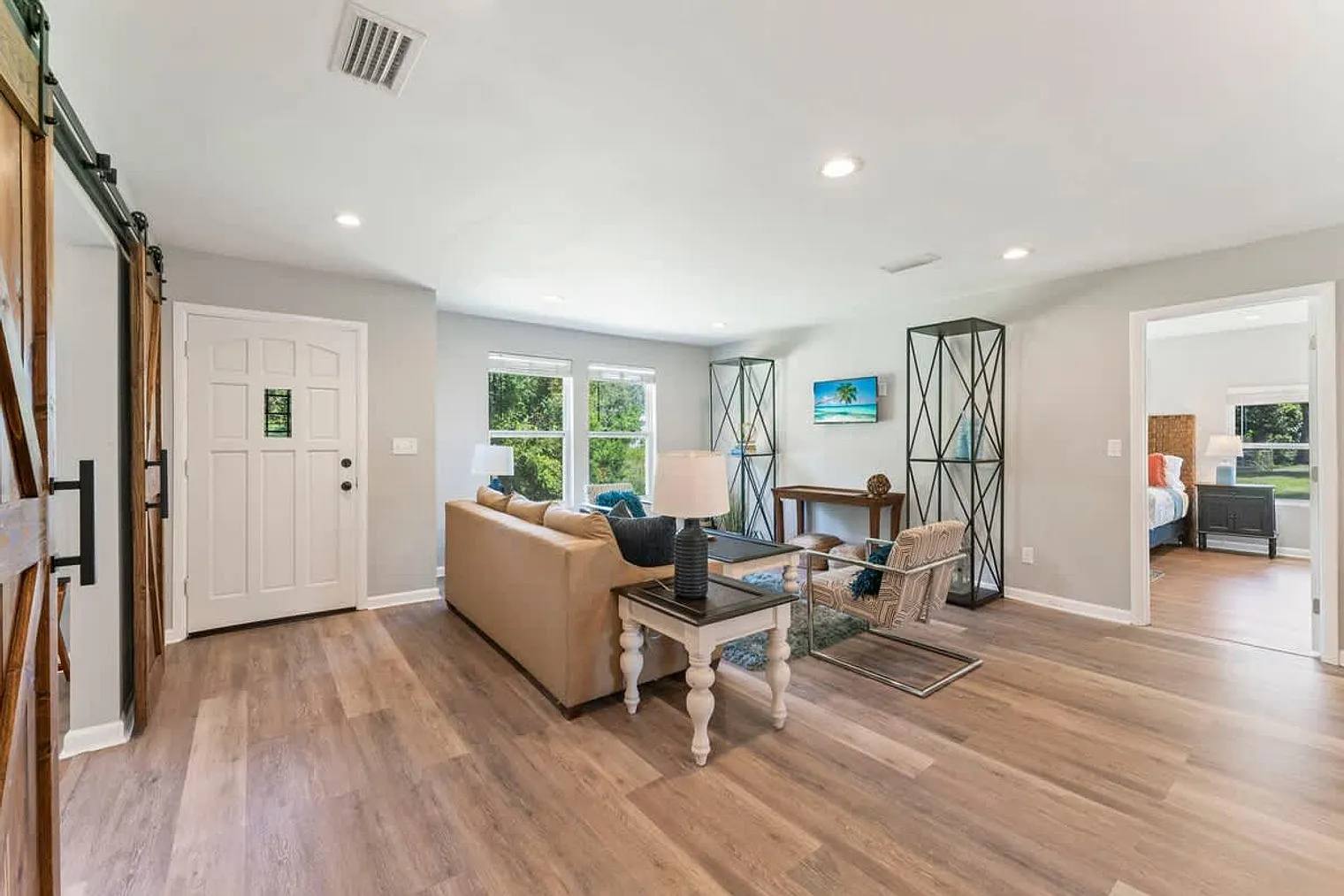 4 bed, 2.0 bath, 1582 sqft, $5,823 — Photo 4