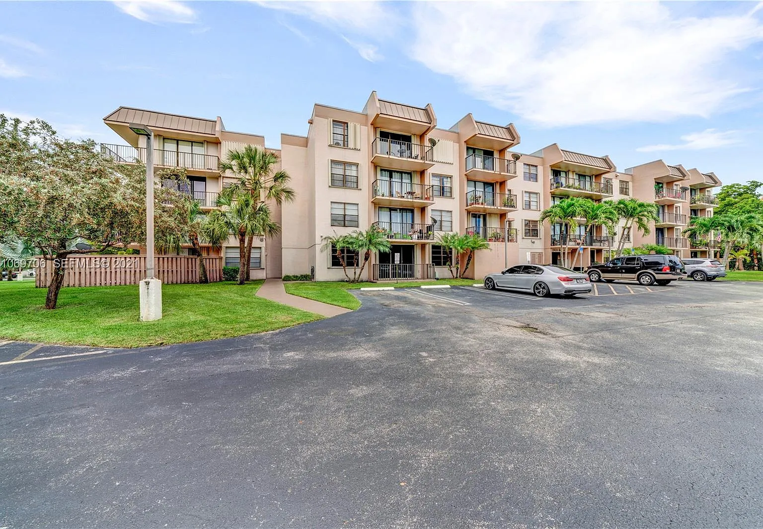 1 bed, 640 sqft, $1,850 — Photo 2