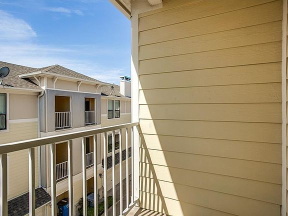 4th image of 2407 Stutz Dr #2