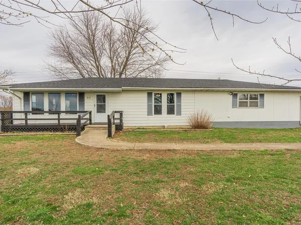 913 Fletcher Ln, Lebanon, MO 65536