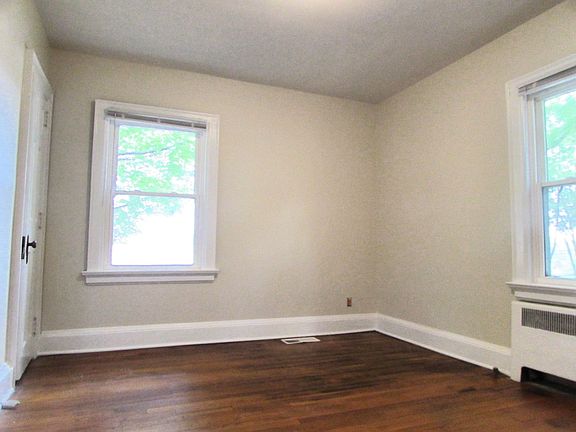 5th image of 216 Harrill St #B