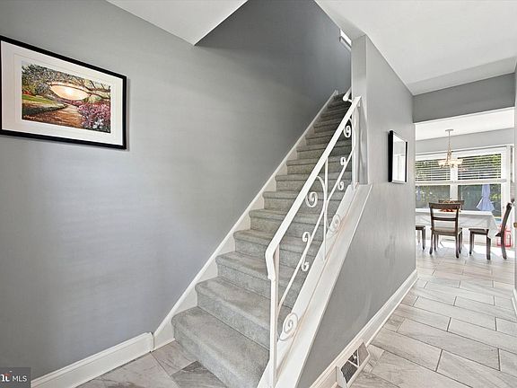 5th image of 2081 Stewart Dr