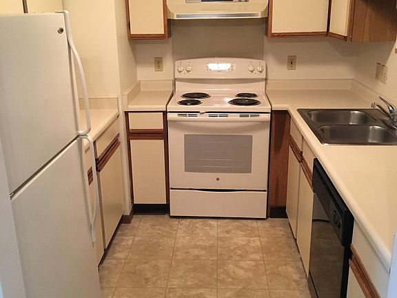 5th image of W239N5928 Maple Ave