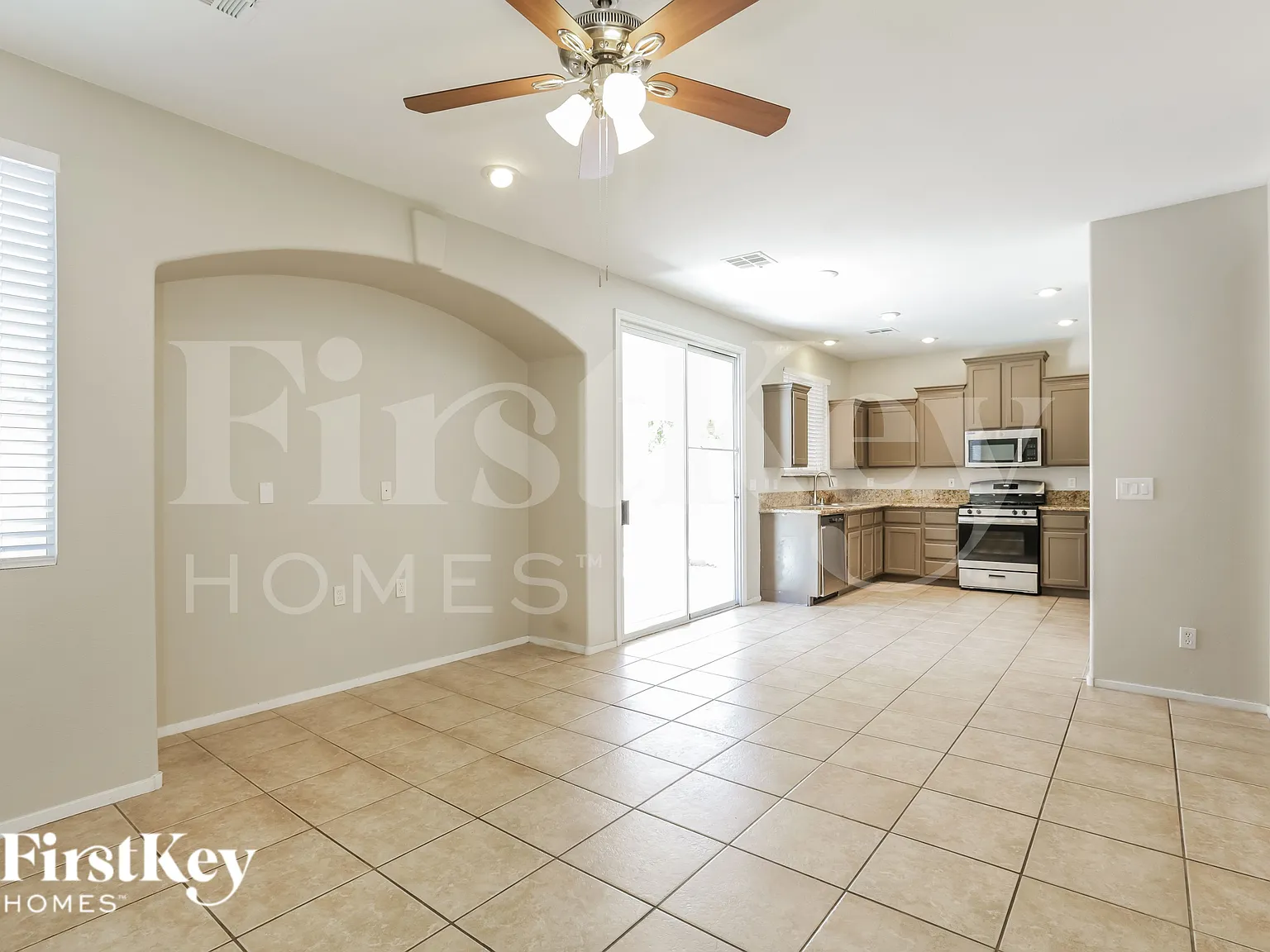 4 bed, 2.5 bath, 2045 sqft, $2,550 — Photo 4