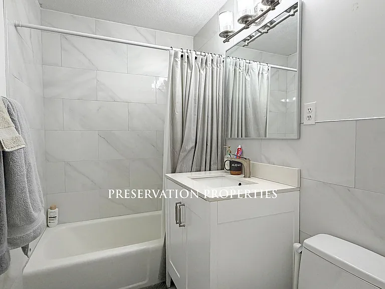 1077 Chestnut St #8 — Photo 8