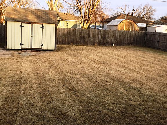 Backyard w/ large shed