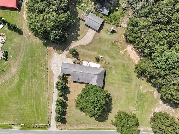 3rd image of 622 Harmony Rd SE