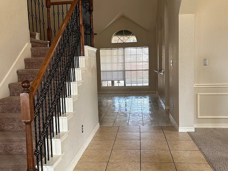 824 Hunters Gln — Photo 2