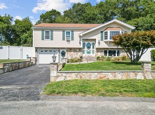 210 Heritage Dr, New Bedford, MA 02745