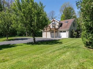 61 S Quaker Ln, Hyde Park, NY 12538