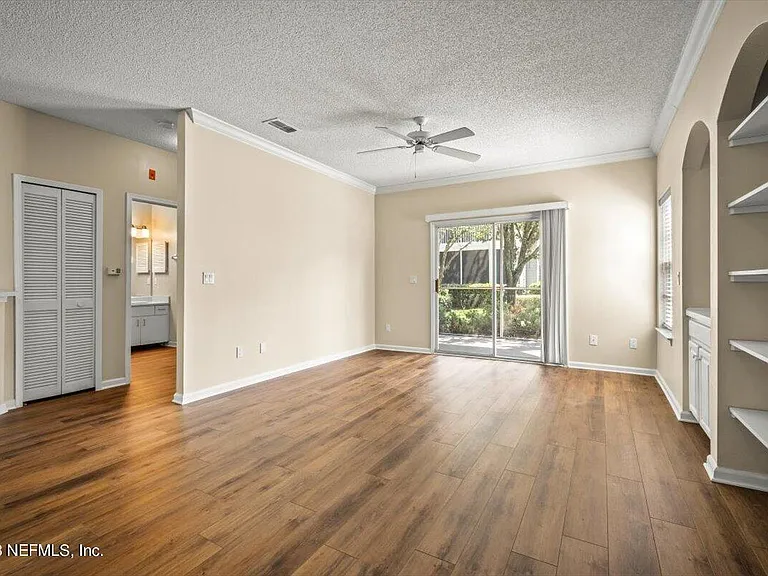 10000 Gate Pkwy N #2116 — Photo 5