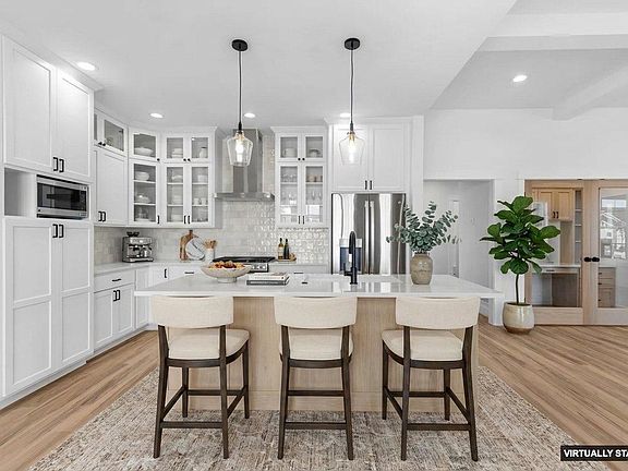 3rd image of 752 Kennedy Street