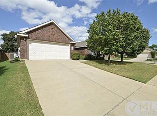 2821 Hollow Ridge Dr, Denton, TX 76210