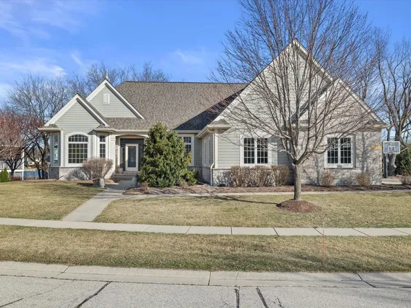 550 Lake Bluff DRIVE, Oconomowoc, WI 53066