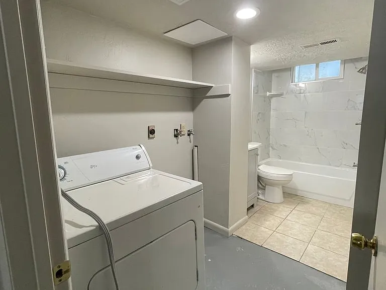 Newly remodeled three-bedroom apartment! — Photo 14