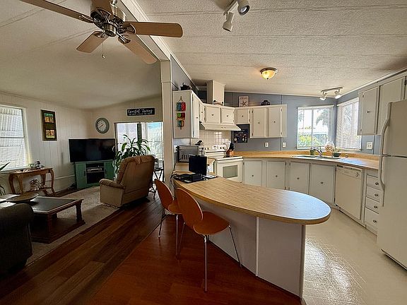 2nd image of 20 Luana Ct