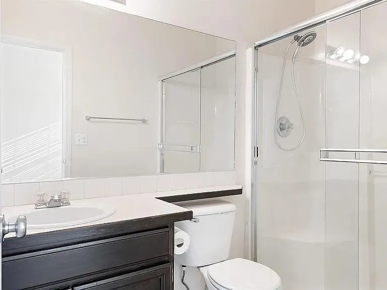 Master bathroom en-suite