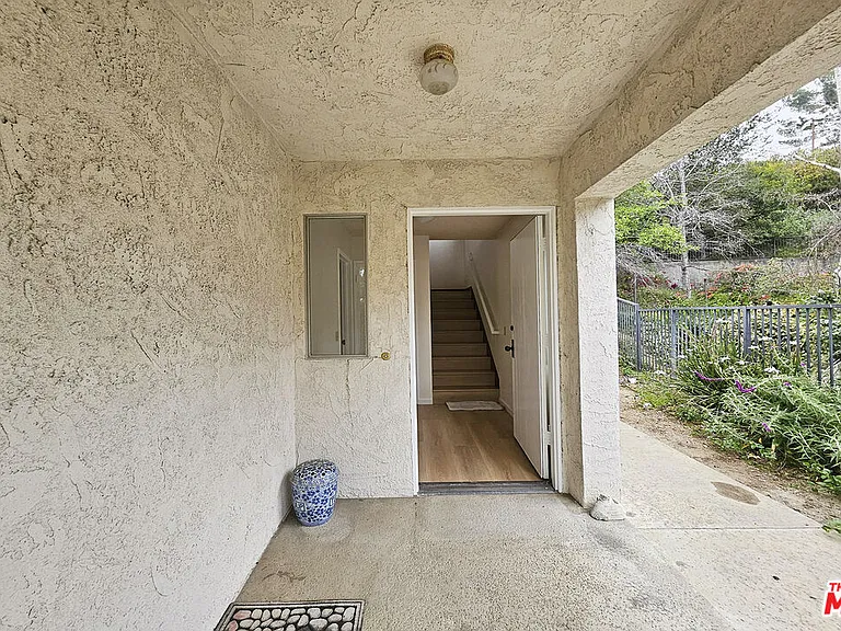 2251 Maurice Ave — Photo 5