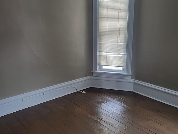 3rd image of 1041 12th Ave SE Floor 2