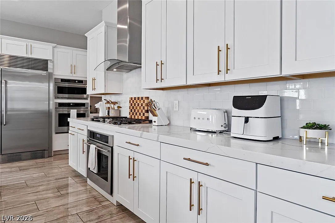 4 bed, 5.0 bath, 3880 sqft, $8,923 — Photo 4