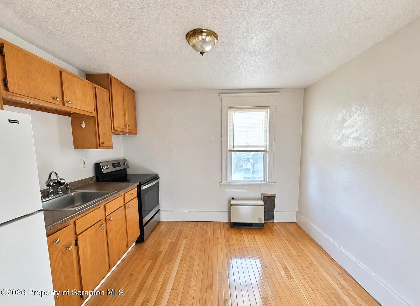1 bed, 1.0 bath, 695 sqft, $950 — Photo 3