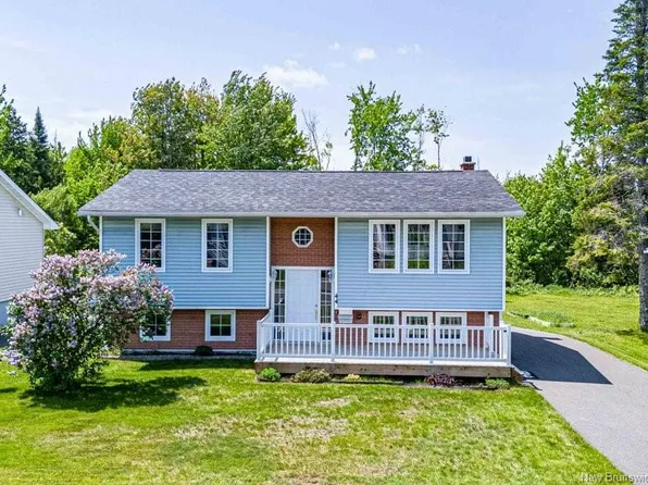 44 Finnamore St, Oromocto, NB E2V 2K1