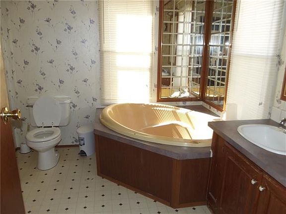 5th image of 2943 Denwood Dr