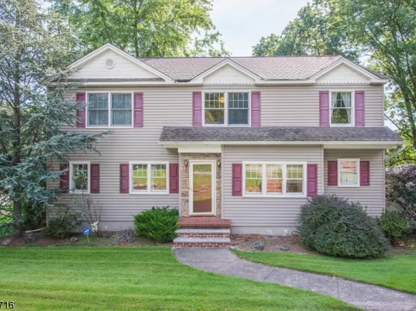 108 Vreeland Ave, Bloomingdale, NJ 07403