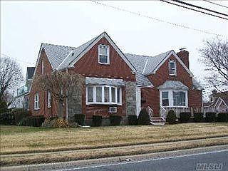 2nd image of 261 New Hyde Park Rd