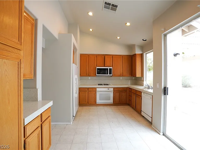 2236 Le Conte Ave #0 — Photo 13