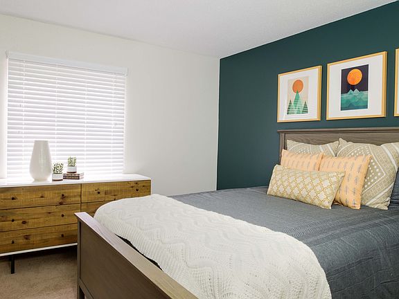 Minnetonka Hills Apartment - Bedroom